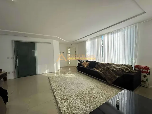 Casa com 550m² 4 quartos e 4 banheiros, à venda ou para alugar, no bairro Chácara Malota em Jundiaí