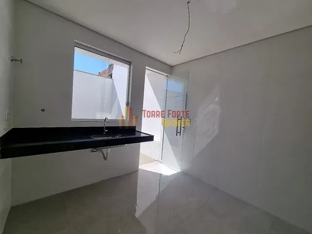 Casa com 112m² 2 quartos e 2 banheiros, à venda, no bairro Floramar em Belo Horizonte