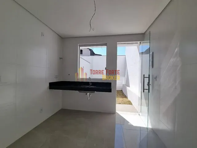 Casa com 112m² 2 quartos e 2 banheiros, à venda, no bairro Floramar em Belo Horizonte