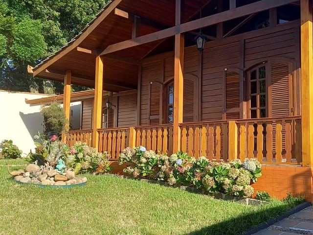 Casa 4 quartos e 4 banheiros, à venda, no bairro Santa Felicidade em Curitiba