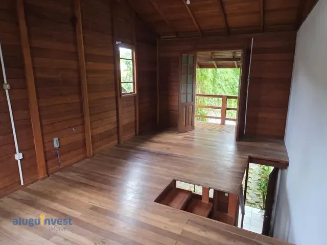 Casa com 60m² 1 quarto e 1 banheiro, para alugar, no bairro Barra da Lagoa em Florianópolis