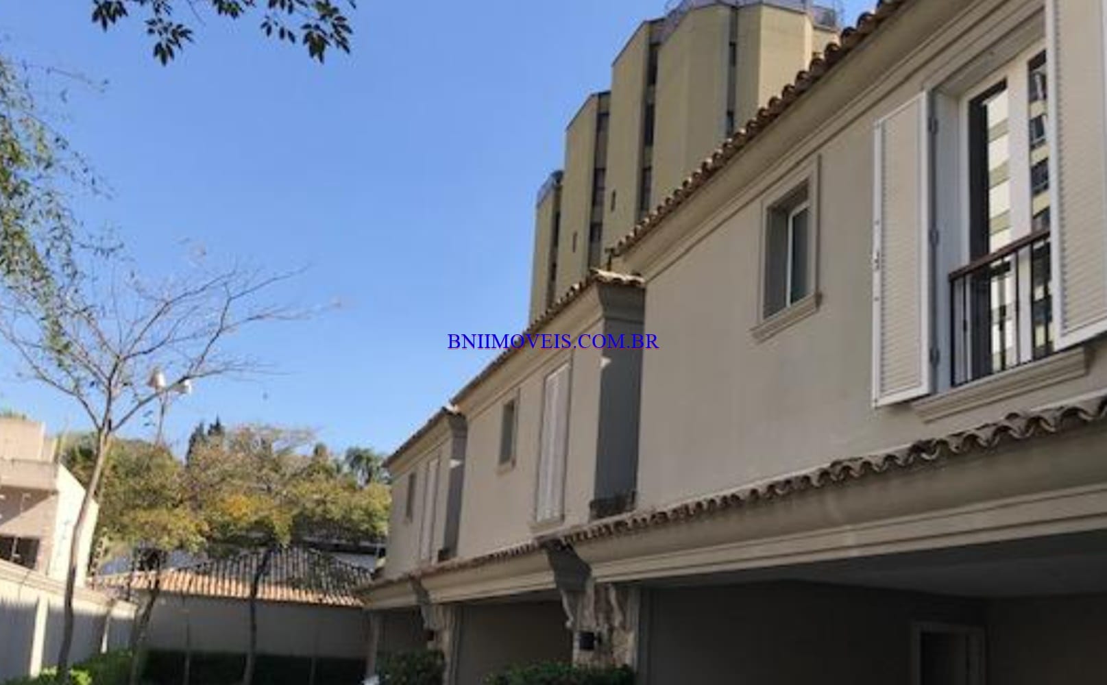 Casa à venda com 3 quartos, 275m² - Foto 1