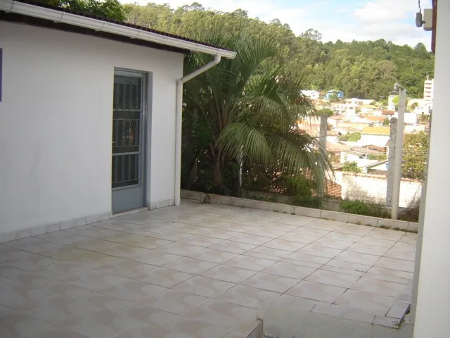 Casa 3 quartos e 1 banheiro, para alugar, no bairro Saco dos Limões em Florianópolis