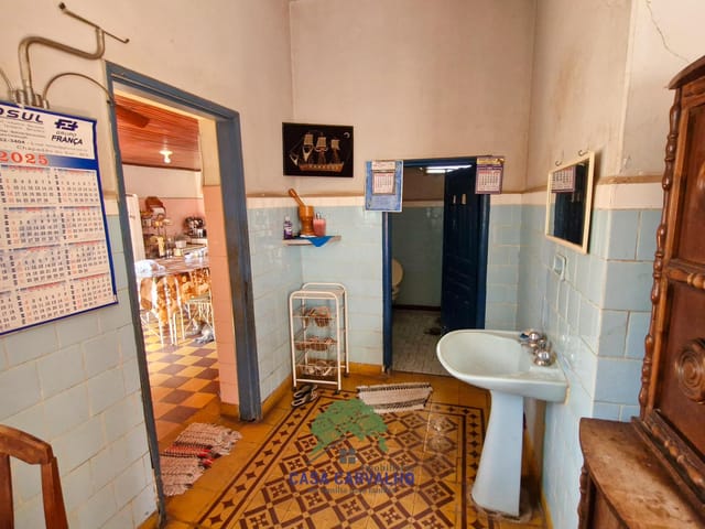 Casa 2 quartos e 1 banheiro, à venda, no bairro Centro em Corumbá