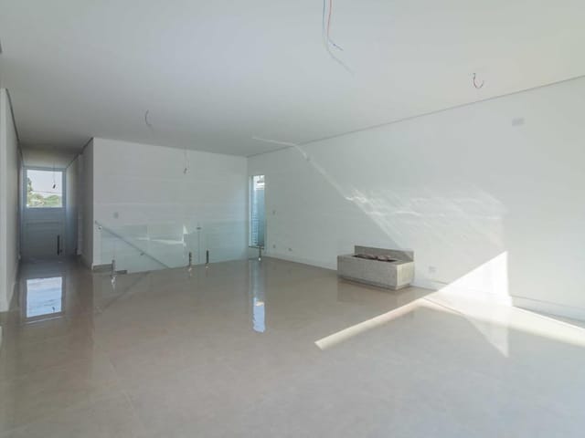 Casa com 360m² 3 quartos e 5 banheiros, à venda, no bairro Parque Sinai em Santana de Parnaíba