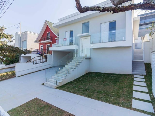 Casa com 360m² 3 quartos e 5 banheiros, à venda, no bairro Parque Sinai em Santana de Parnaíba