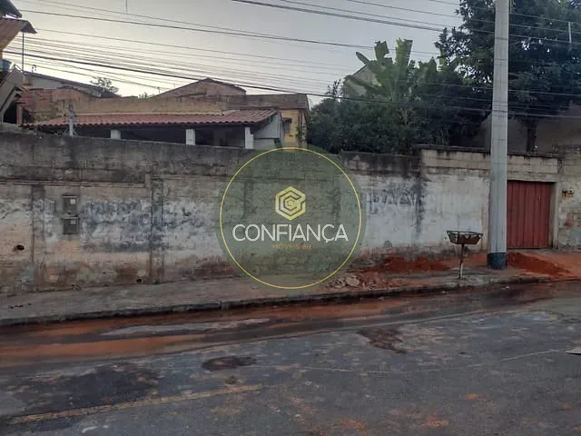 Casa 2 quartos e 1 banheiro, à venda, no bairro Jardim Vitória em Belo Horizonte