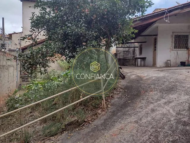 Casa 2 quartos e 1 banheiro, à venda, no bairro Jardim Vitória em Belo Horizonte