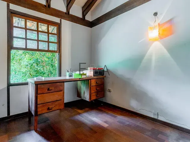 Casa com 500m² 5 quartos e 5 banheiros, à venda, no bairro Vila Appia Antica em Carapicuíba