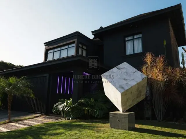 Casa 3 quartos e 5 banheiros, à venda, no bairro Jurerê Internacional em Florianópolis