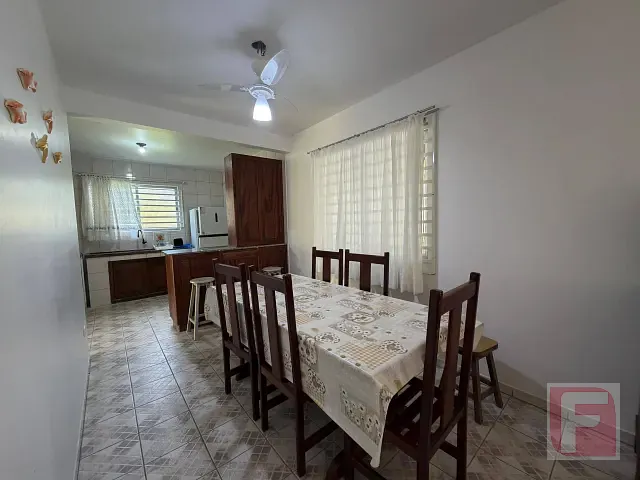 Casa 3 quartos e 2 banheiros, à venda, no bairro Centro em Itapoá