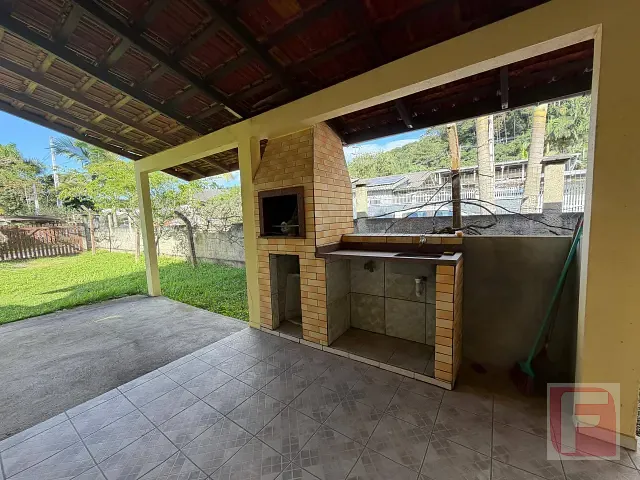 Casa 3 quartos e 2 banheiros, à venda, no bairro Centro em Itapoá