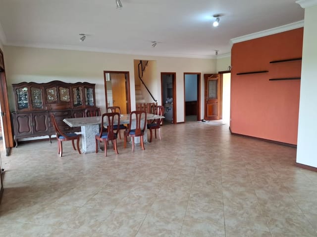 Casa com 520m² 3 quartos e 4 banheiros, à venda, no bairro Urbanova em São José dos Campos