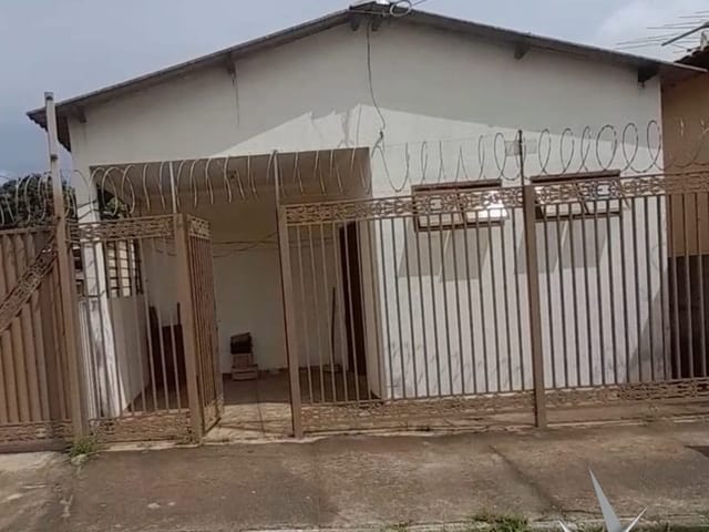 Casa com 377m² 3 quartos e 2 banheiros, à venda, no bairro Cidade Livre em Aparecida De Goiânia