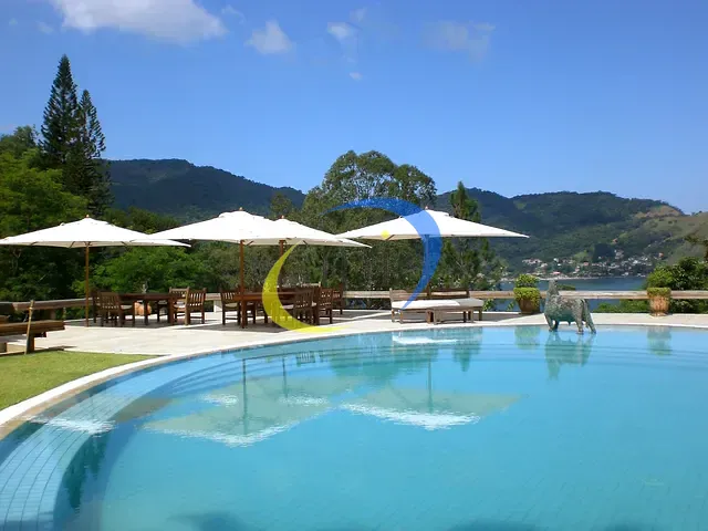 Casa com 18000m² 12 quartos e 8 banheiros, à venda, no bairro mangaratiba em Mangaratiba