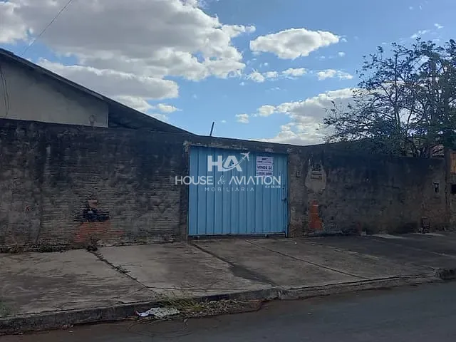 Casa com 345m² 3 quartos e 1 banheiro, à venda, no bairro Vila Brasília em Aparecida De Goiânia