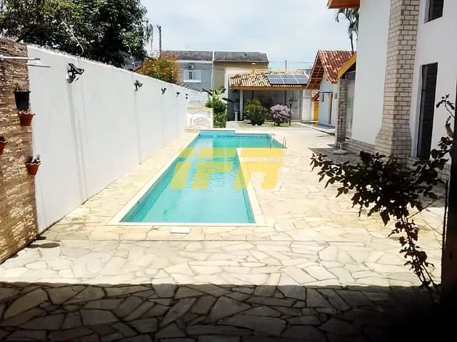 Casa com 905m² 3 quartos e 3 banheiros, à venda, no bairro Parque Esperança em Taubaté