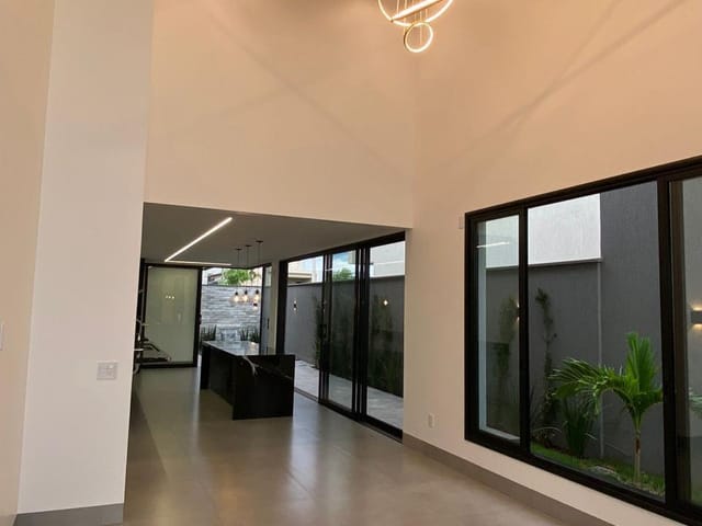 Casa com 312m² 3 quartos e 4 banheiros, à venda, no bairro Residencial Parqville Jacarandá em Aparecida de Goiânia