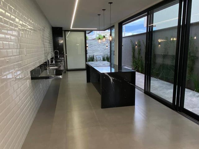 Casa com 312m² 3 quartos e 4 banheiros, à venda, no bairro Residencial Parqville Jacarandá em Aparecida de Goiânia
