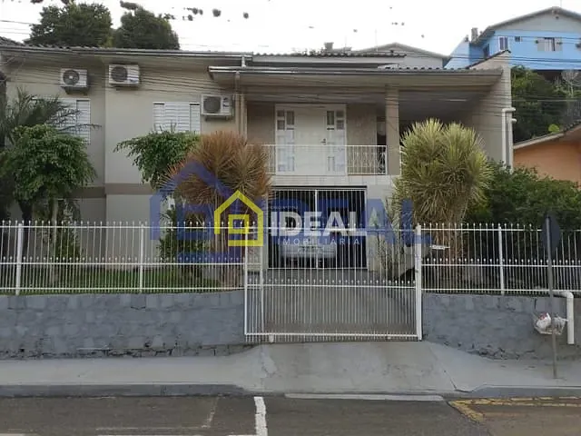 Casa 4 quartos e 3 banheiros, à venda, no bairro Petrópolis em Concórdia