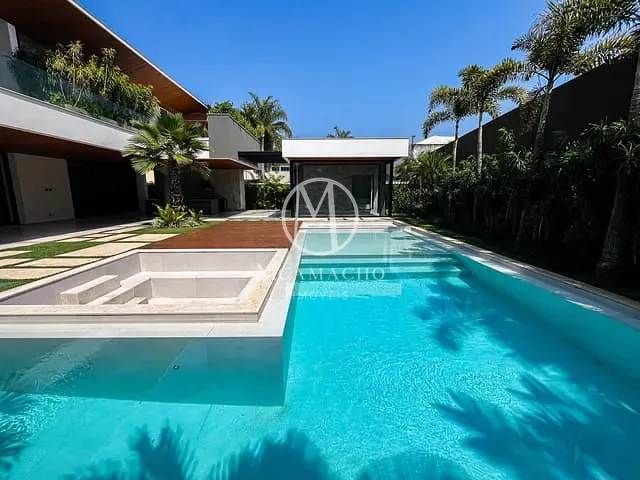 Casa com 1023m² 5 quartos e 7 banheiros, à venda, no bairro Barra da Tijuca em Avenida das Américas