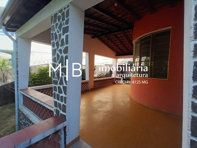 Casa com 918m² 4 quartos e 3 banheiros, à venda, no bairro CENTRO em CATAGUASES