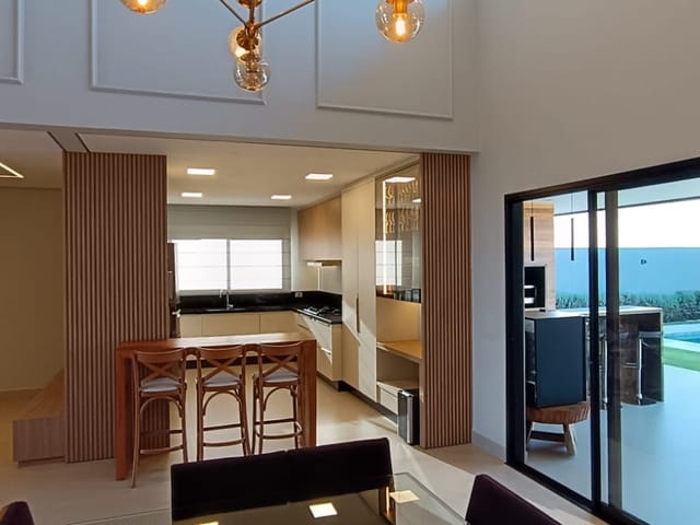 Casa com 672m² 4 quartos e 5 banheiros, à venda, no bairro Jardim Tarobá em Cambé