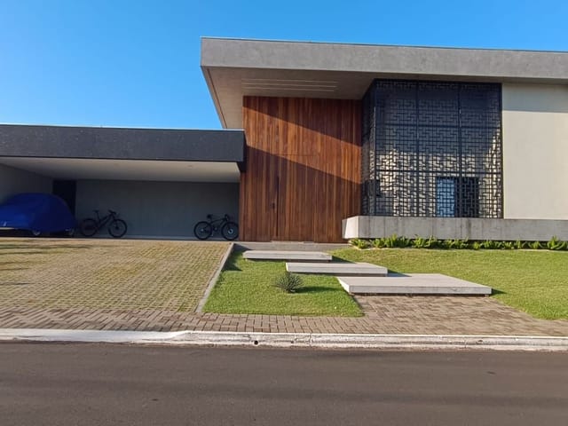 Casa com 672m² 4 quartos e 5 banheiros, à venda, no bairro Jardim Tarobá em Cambé