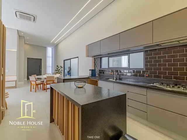 Casa 3 quartos e 5 banheiros, à venda, no bairro Via Castelli em Louveira