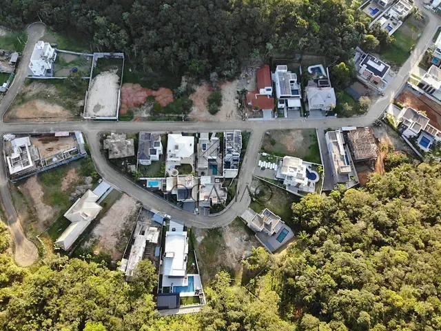 Casa com 500m² 4 quartos e 5 banheiros, à venda, no bairro Ariribá em Balneário Camboriú