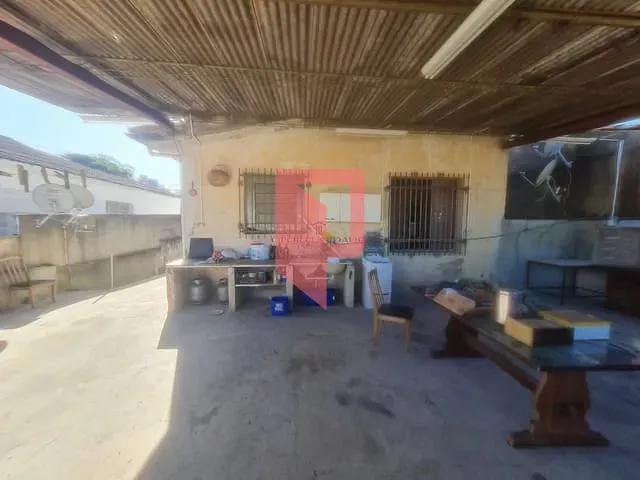 Casa com 360m² 3 quartos e 1 banheiro, à venda, no bairro Caiçara em Belo Horizonte