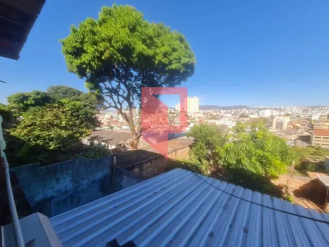 Casa com 360m² 3 quartos e 1 banheiro, à venda, no bairro Caiçara em Belo Horizonte