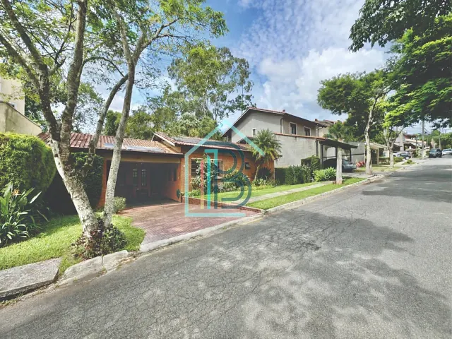Casa com 360m² 3 quartos e 3 banheiros, à venda, no bairro São Paulo II em Cotia