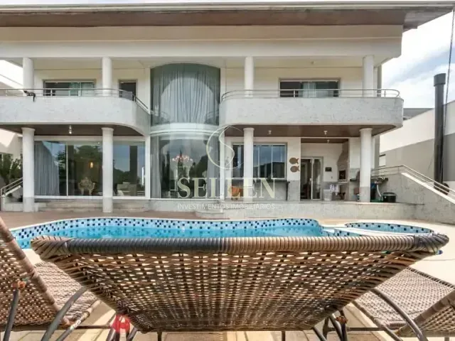 Casa 4 quartos e 5 banheiros, para alugar, no bairro Ariribá em Balneário Camboriú