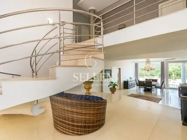 Casa 4 quartos e 5 banheiros, para alugar, no bairro Ariribá em Balneário Camboriú