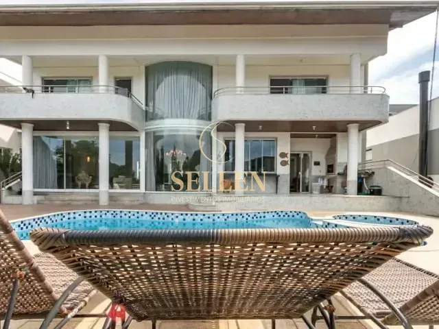 Casa 4 quartos e 5 banheiros, para alugar, no bairro Ariribá em Balneário Camboriú