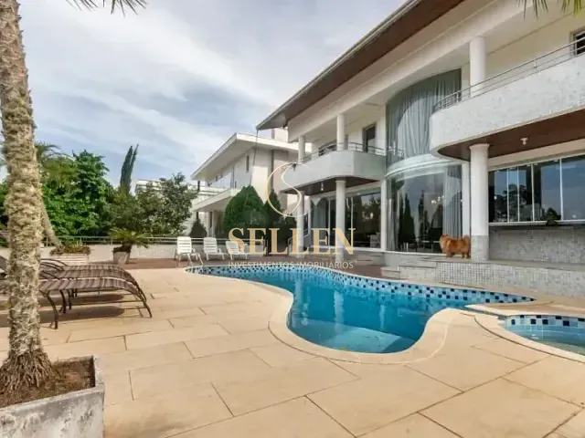 Casa 4 quartos e 5 banheiros, para alugar, no bairro Ariribá em Balneário Camboriú