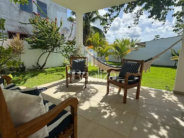Casa 4 quartos e 3 banheiros, à venda, no bairro Olivença em Ilhéus
