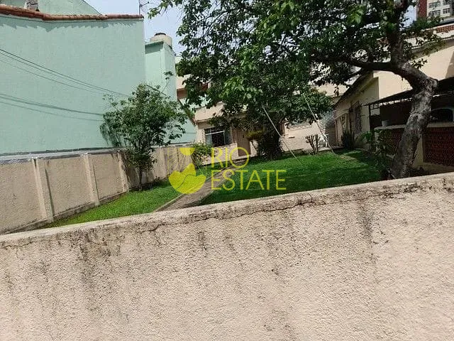 Casa com 390m² 2 quartos e 1 banheiro, à venda, no bairro Jardim Amália em Volta Redonda