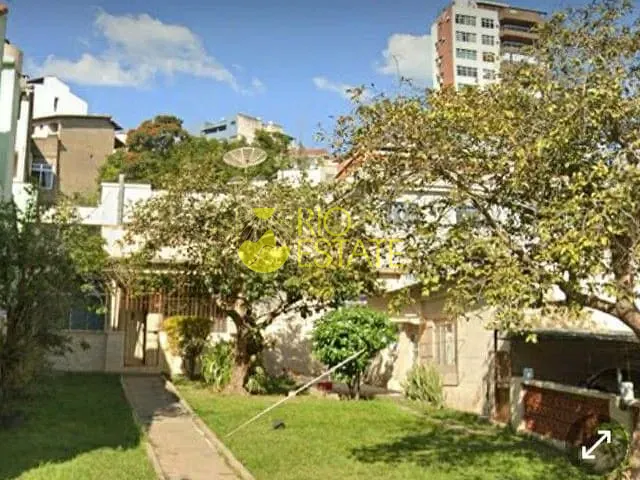 Casa com 390m² 2 quartos e 1 banheiro, à venda, no bairro Jardim Amália em Volta Redonda