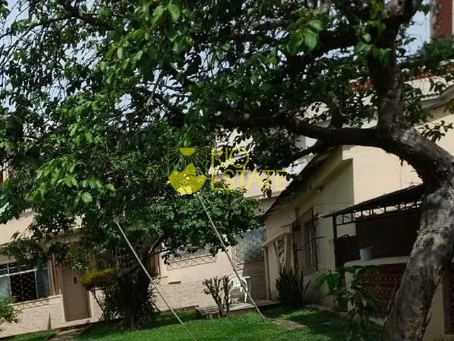 Casa com 390m² 2 quartos e 1 banheiro, à venda, no bairro Jardim Amália em Volta Redonda