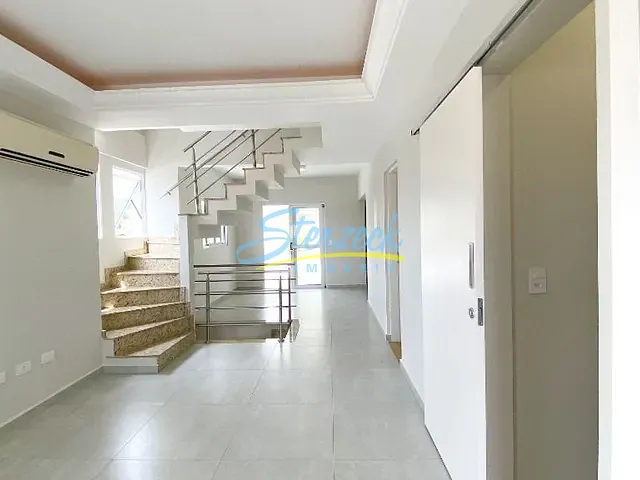 Casa com 250m² 3 quartos e 4 banheiros, à venda, no bairro Santa Rosa em Vinhedo