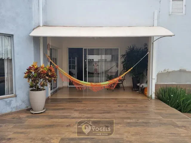 Casa 4 quartos e 3 banheiros, à venda, no bairro Jardim Holanda em Holambra