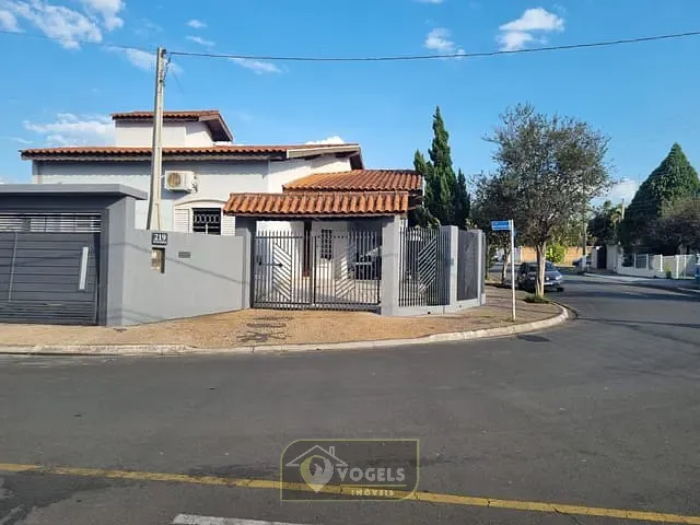Casa 4 quartos e 3 banheiros, à venda, no bairro Jardim Holanda em Holambra