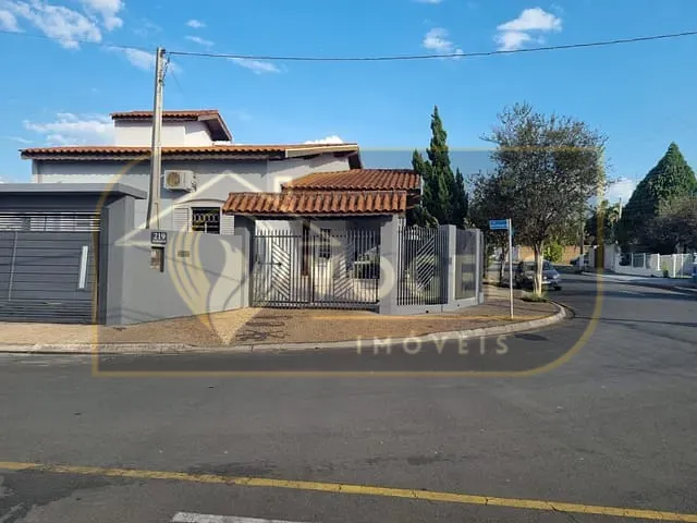 Casa 4 quartos e 3 banheiros, à venda, no bairro Jardim Holanda em Holambra