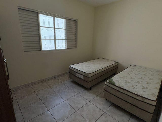 Casa 3 quartos e 1 banheiro, para alugar, no bairro Centro em Extrema