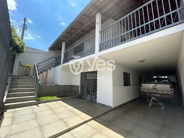 Casa com 300m² 4 quartos e 2 banheiros, à venda, no bairro Santo Antônio em Araxá