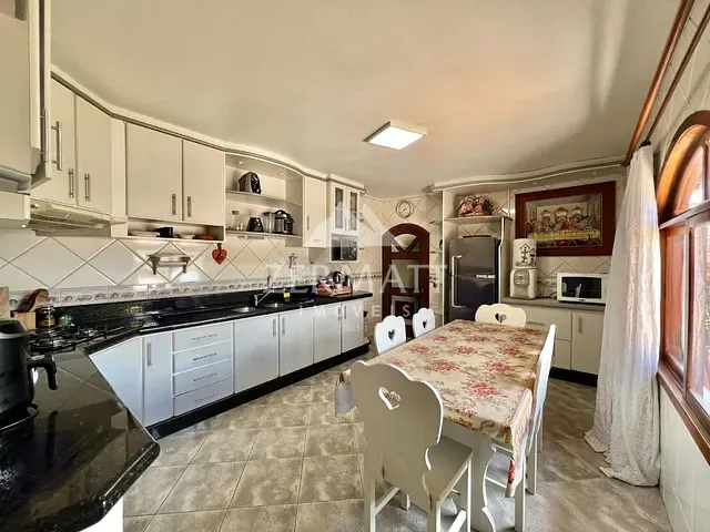 Casa com 300m² 3 quartos e 2 banheiros, à venda, no bairro Bela Vista em Gaspar