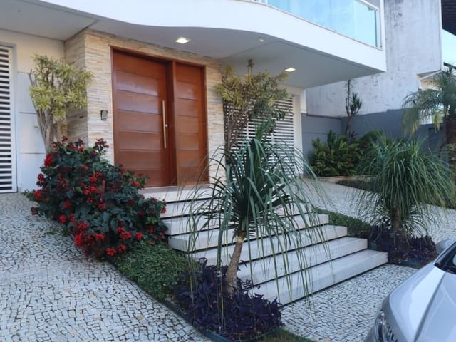 Casa 5 quartos e 5 banheiros, à venda, no bairro São Pedro em Juiz de Fora