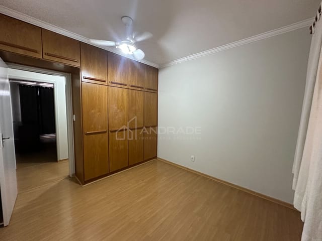 Casa com 658m² 3 quartos e 3 banheiros, à venda, no bairro Centro em Apucarana